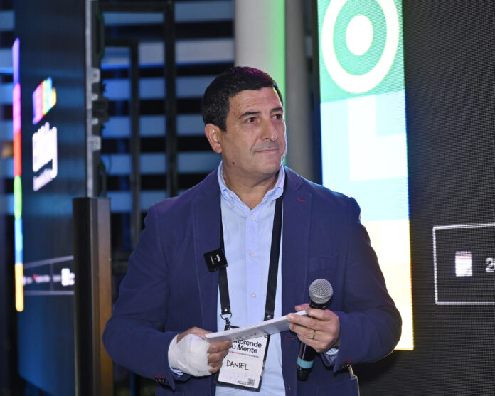 Daniel Daccarett - cofundador de Emprende Tu Mente.